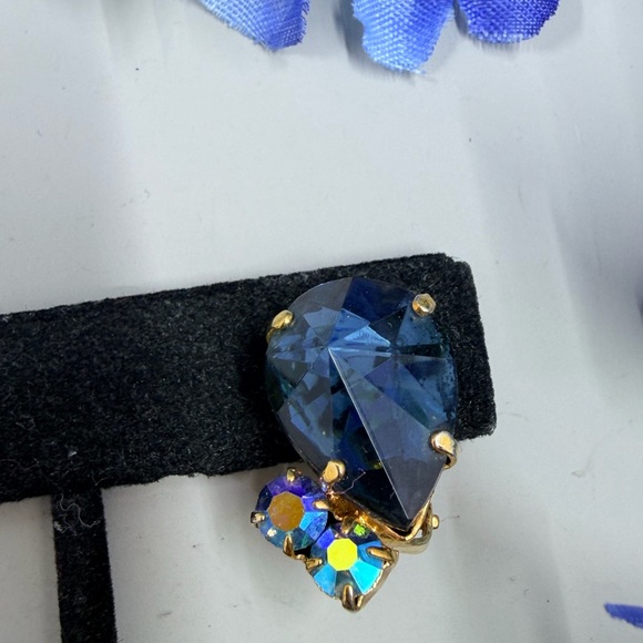 Blue Crystal With Aurora Borealis Finish Clip On Vintage Earrings - Picture 7 of 8